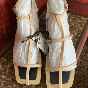 NWT Strappy Leather Block Heel Sandal